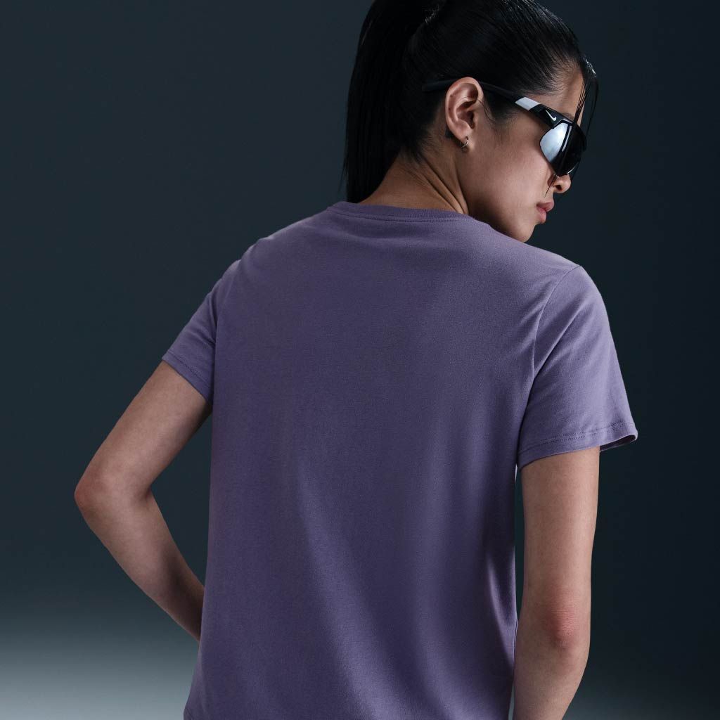 Tshirt nike club essentials femme