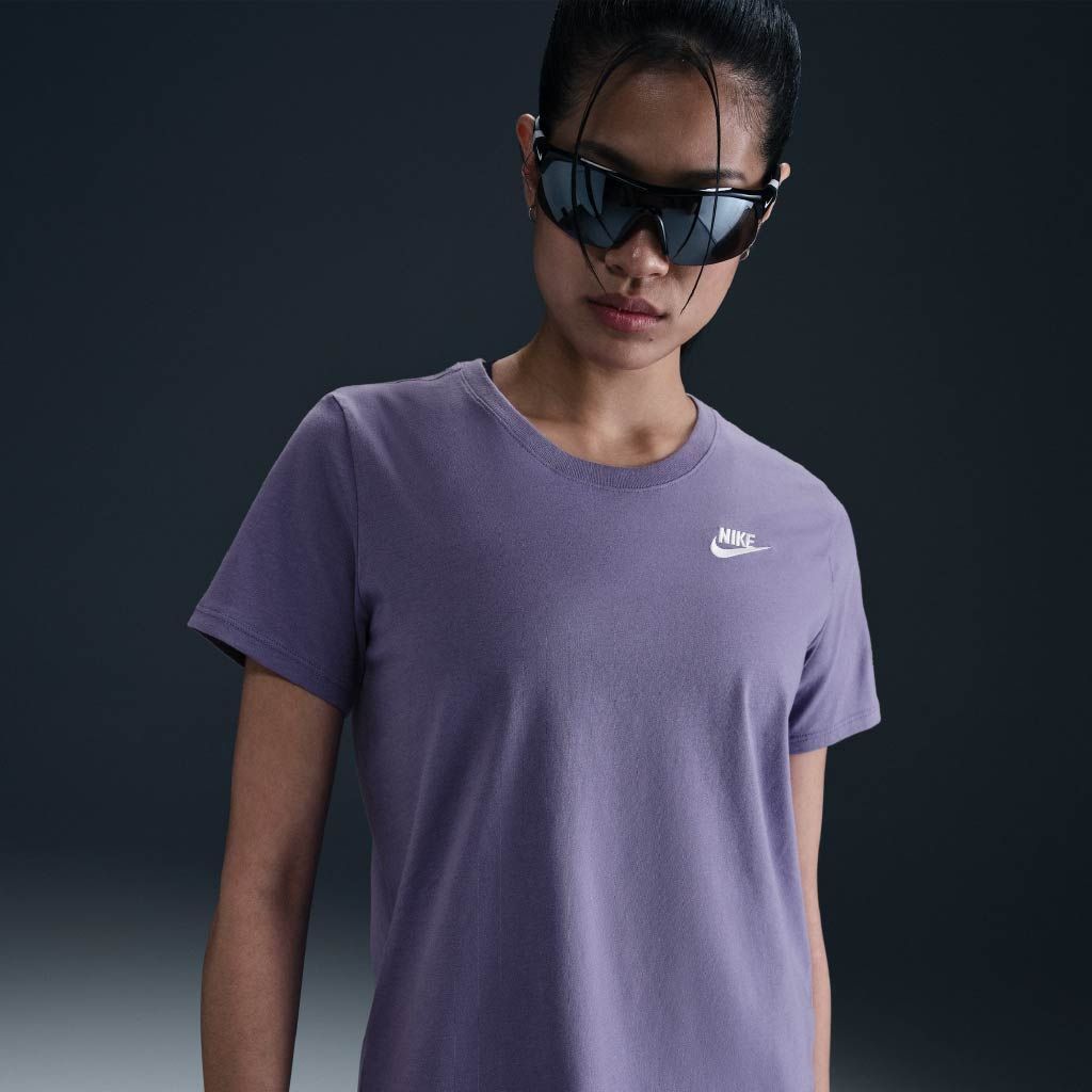 Tshirt nike club essentials femme